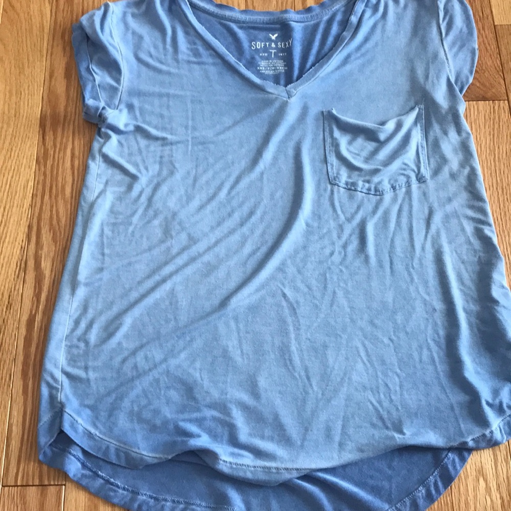 American Eagle V Neck Shirt